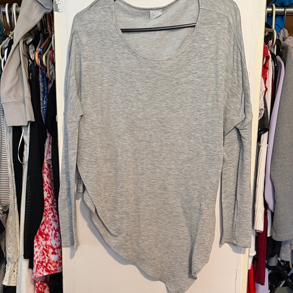Tresics Heather Gray Long Sleeve Top